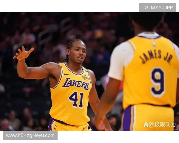 _湖人队快速反击，打出精彩表现_，湖人队内单挑